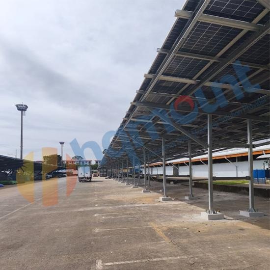 Solarcarport mit hoher Durchfahrtshöhe für gewerbliche Parkplätze, Stahl-Solarcarport