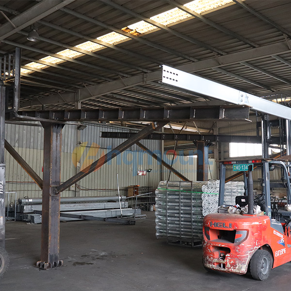 Werkseitiger Vormontagetest abgeschlossen – Stahl-Solar-Carport, ZAM-Stahl, kundenspezifisch konstruiert