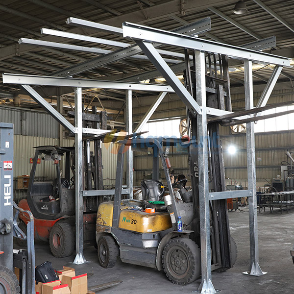 Erneut erfolgreiche Werksprüfung – Wasserdichter gewerblicher Solarcarport aus Stahl